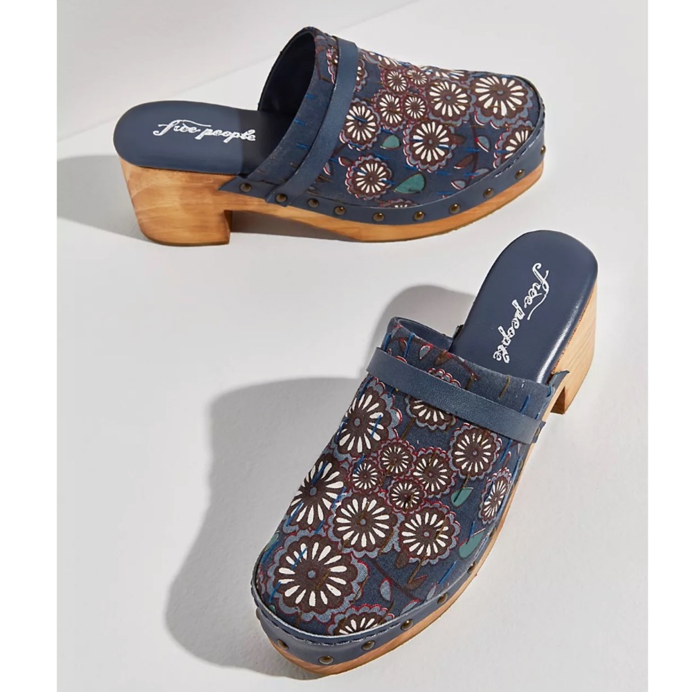 FREE PEOPLE // Calabasas Kantha Clogs
